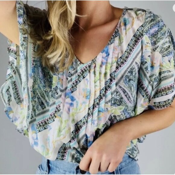 MAEVE Anthropologie Multicolor Floral Flutter-Sleeve Maya Short Sleeve Blouse 4 - Picture 1 of 10